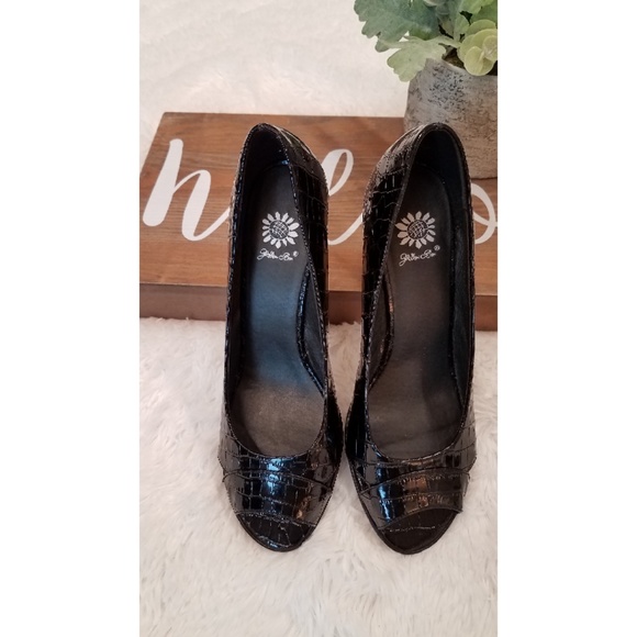 Yellow Box Croc Print Black Peep Toe Pumps - Picture 3 of 7